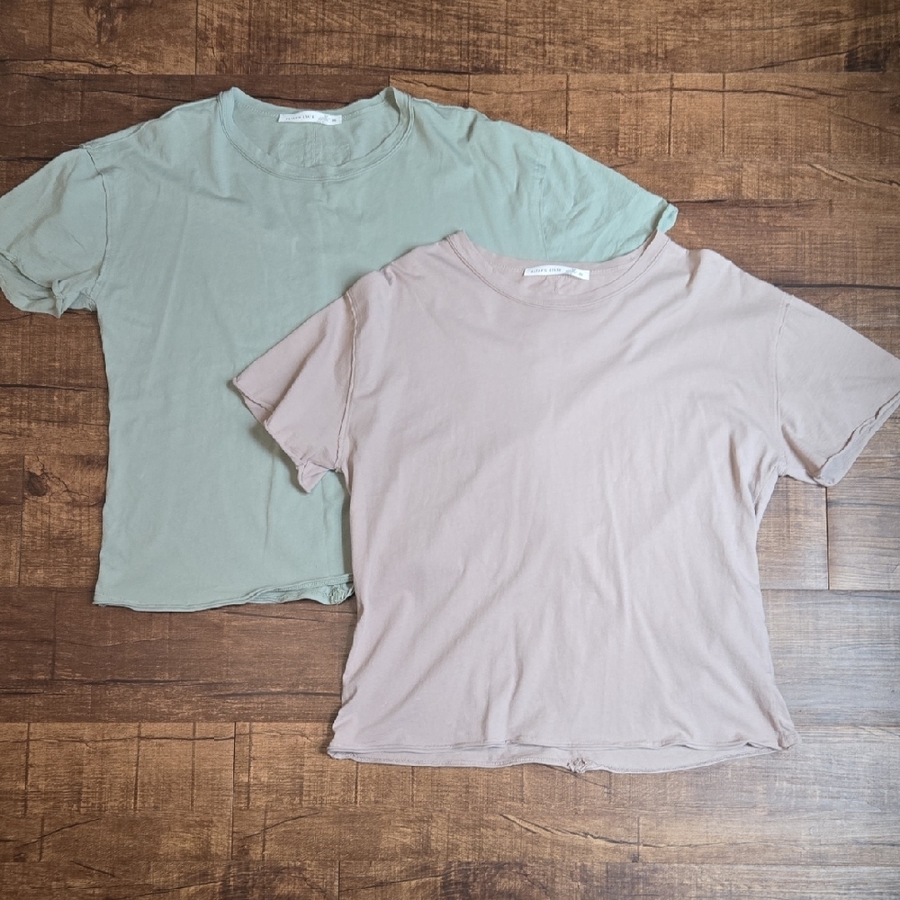 Bundle of 2 Altar’d State Raw Hem Boxy Shirts – Mauve & Green XS 100% Cotton